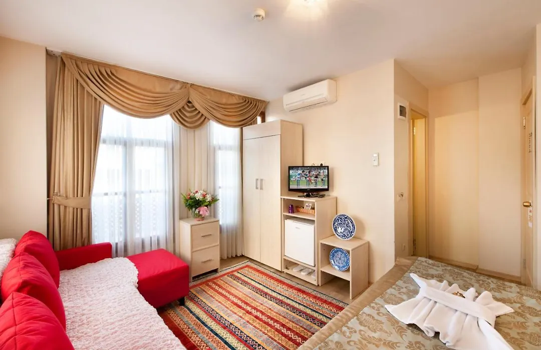 Room In Guest Room - Anice Family Room With Buffet Breakfast Very Close To Blue Mosque-1