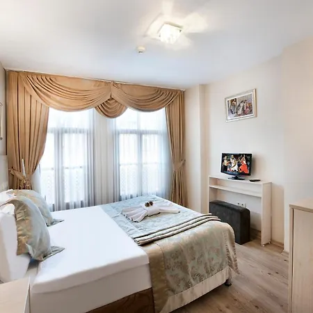 Room In Guest Room - Anice Family Room With Buffet Breakfast Very Close To Blue Mosque-3